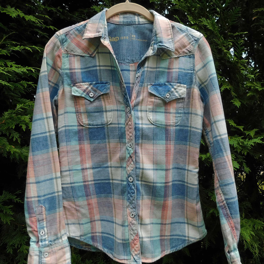 Gap Slim Western Plaid Buttondown Top